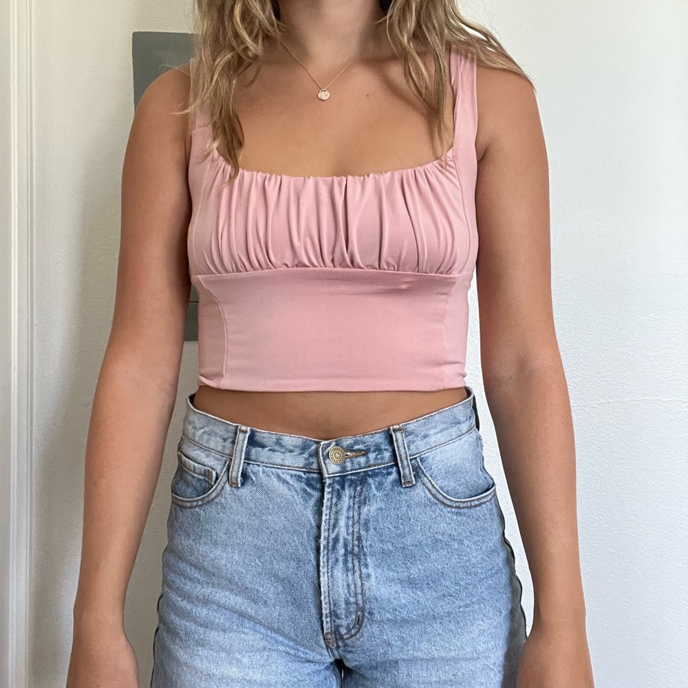 pink tank top